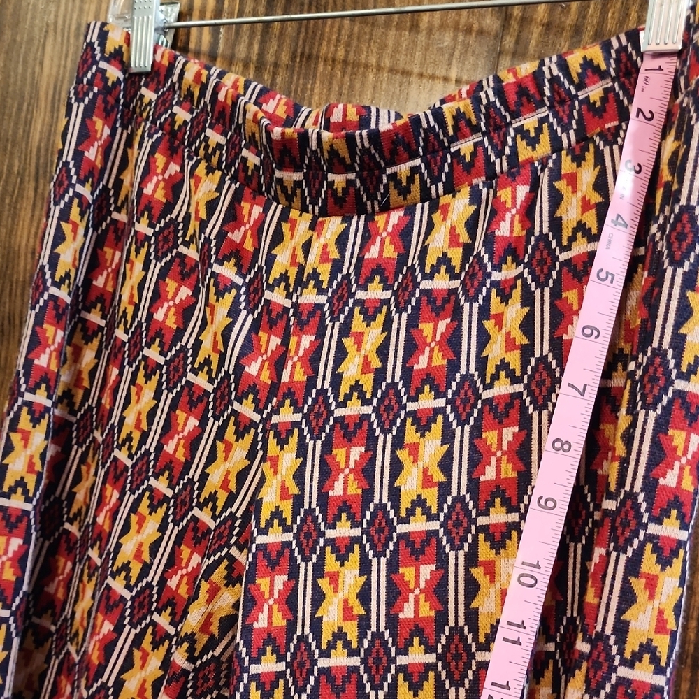 Ivy Jane Multicolor Geometric Patterned Garment - Picture 8 of 9